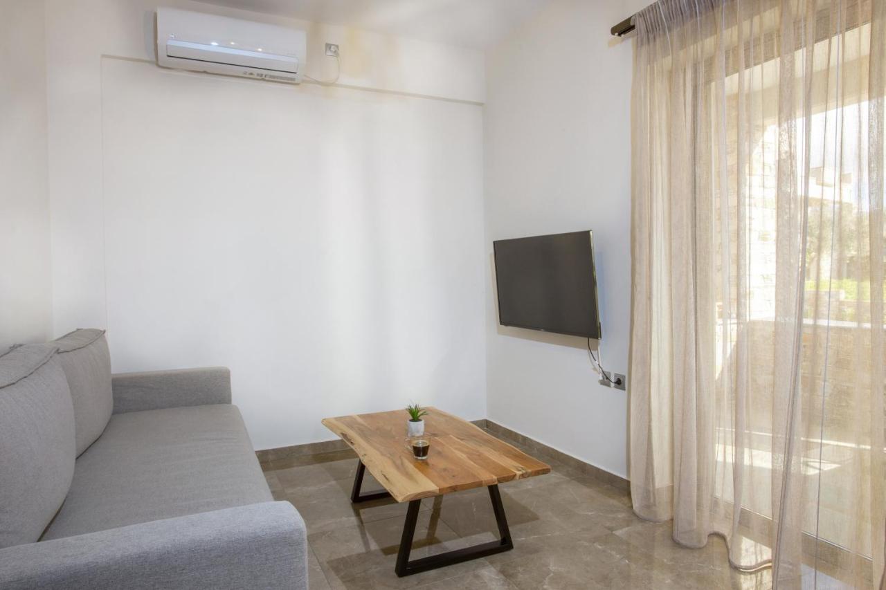 Vardians Villas & Suites Karystos  Exteriör bild