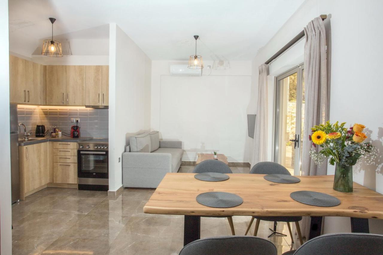 Vardians Villas & Suites Karystos  Exteriör bild